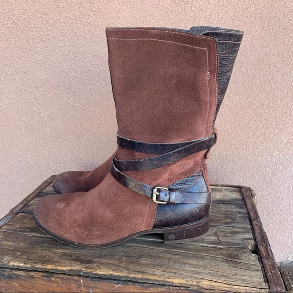 Vintage UGG Leather Boots - Picture 2 of 10